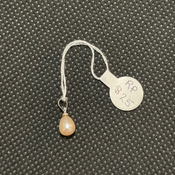 NWT Pearl Pendant - Picture 2 of 5